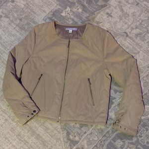 Larry Levine Women's Quilted Jacket in Tan